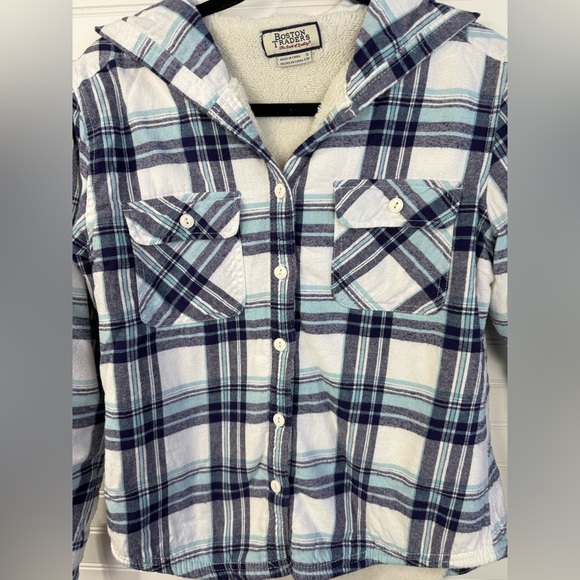 Boston Traders women’s white and purple plaid sherpa lined shacket. Size S - Picture 4 of 7